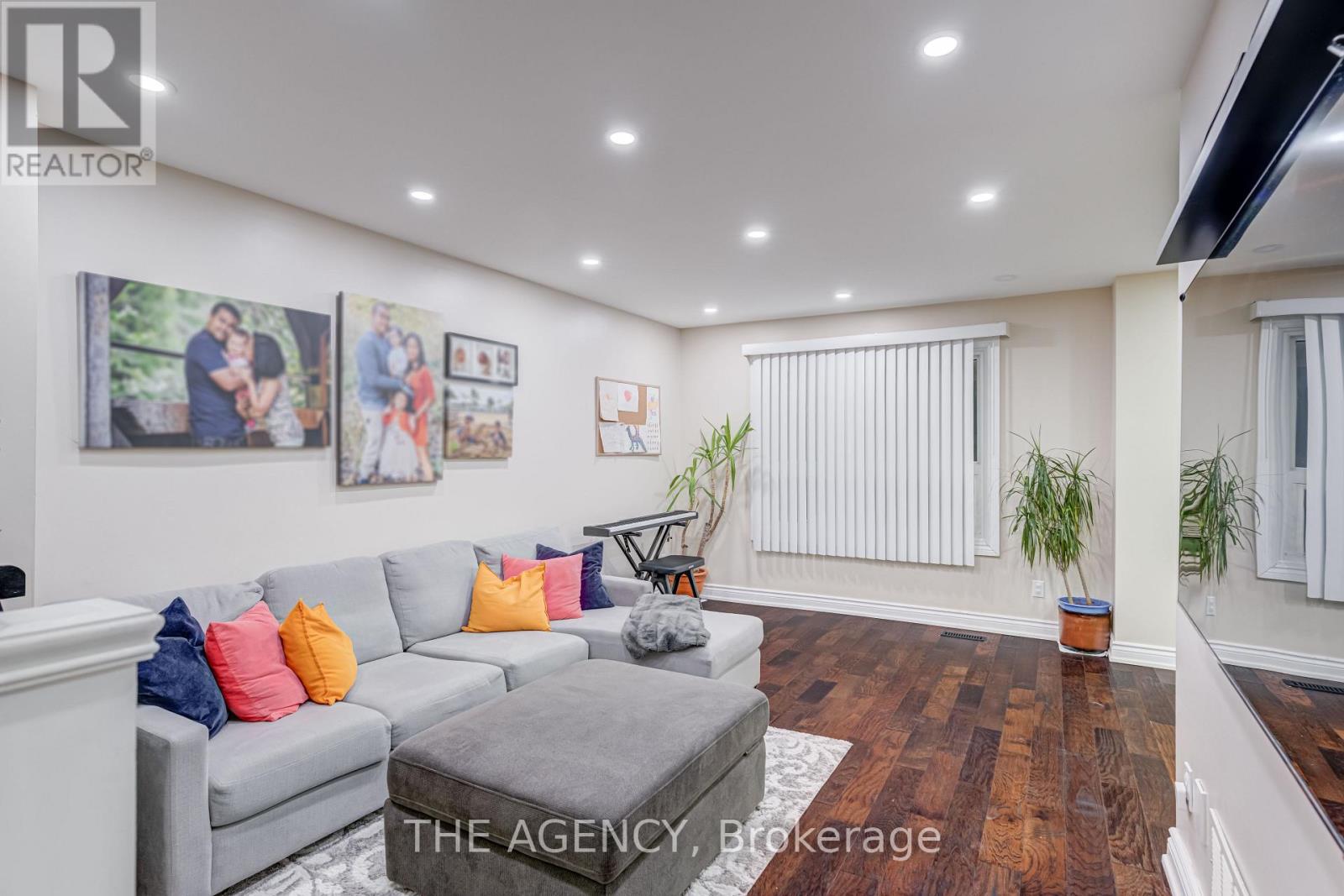 513 Alder Court, Pickering, Ontario  L1V 4T2 - Photo 4 - E12707128