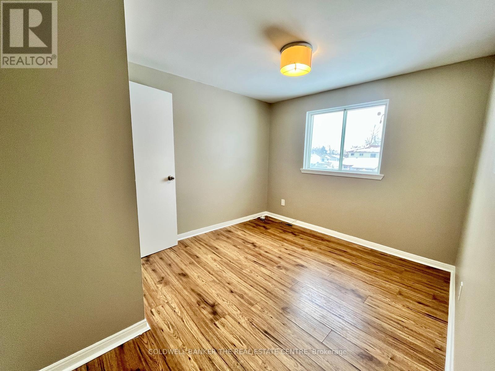 11 Chaucer Crescent, Barrie, Ontario  L4N 4T8 - Photo 11 - S12707126