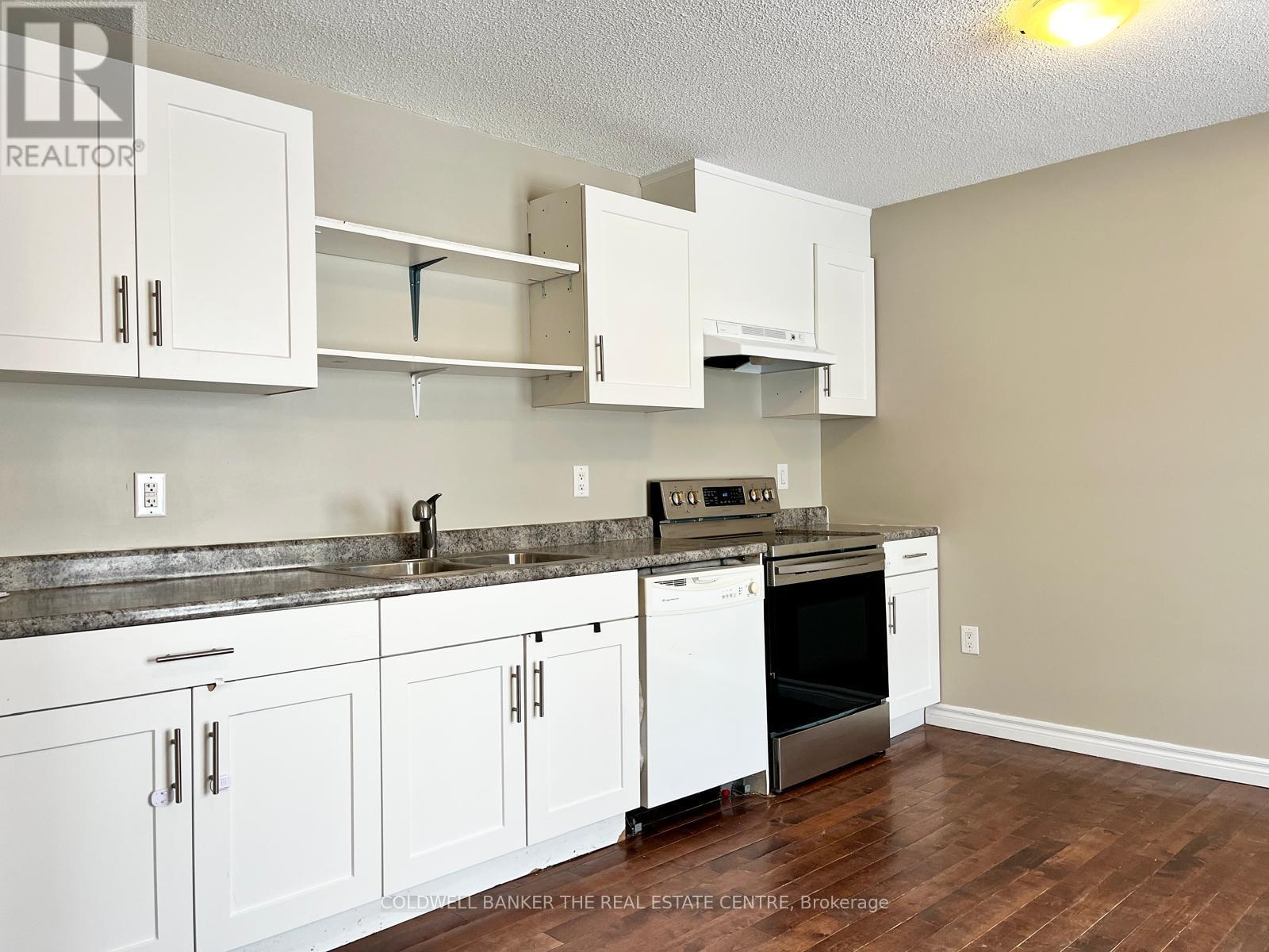 11 Chaucer Crescent, Barrie, Ontario  L4N 4T8 - Photo 4 - S12707126