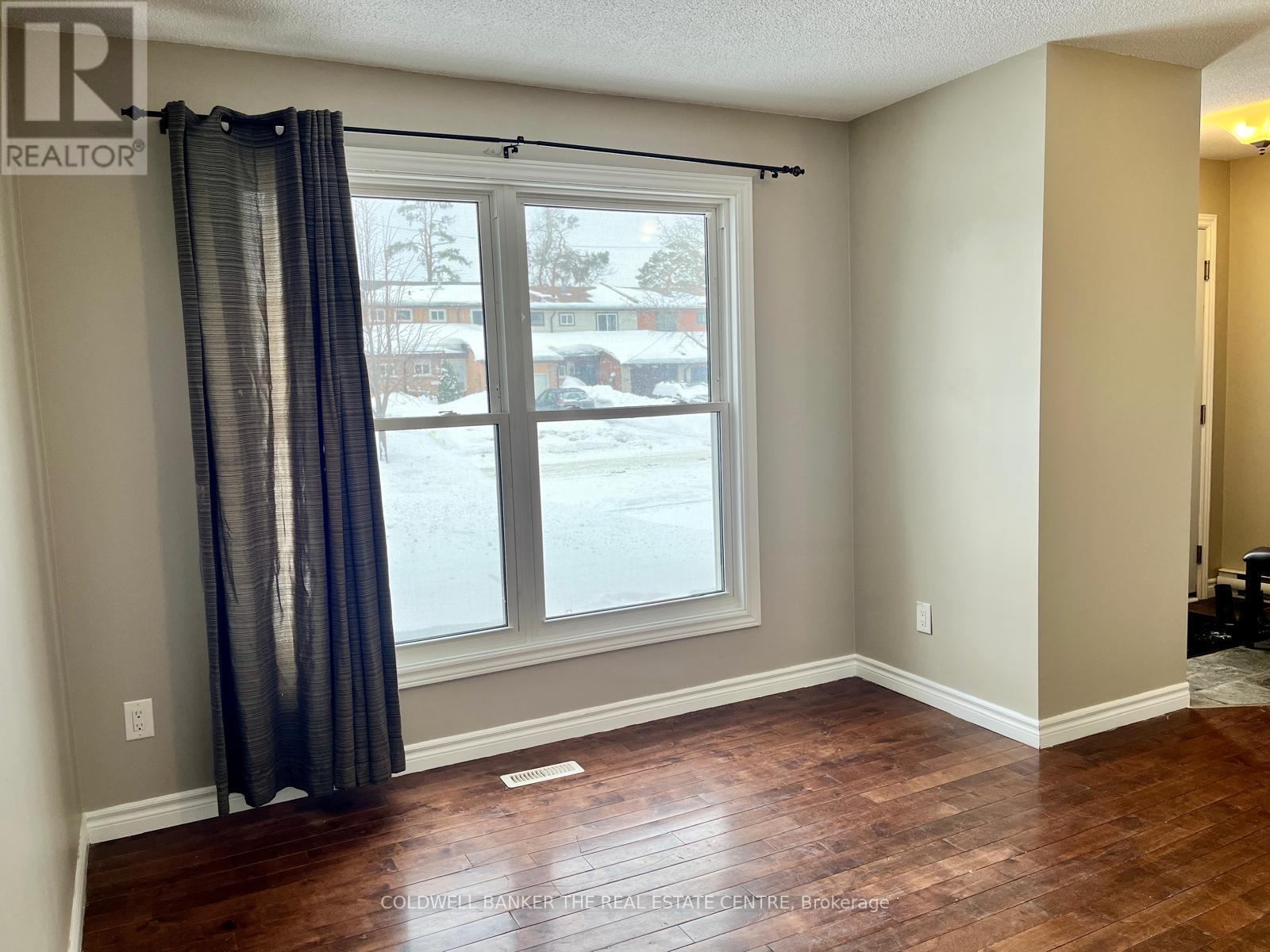 11 Chaucer Crescent, Barrie, Ontario  L4N 4T8 - Photo 6 - S12707126