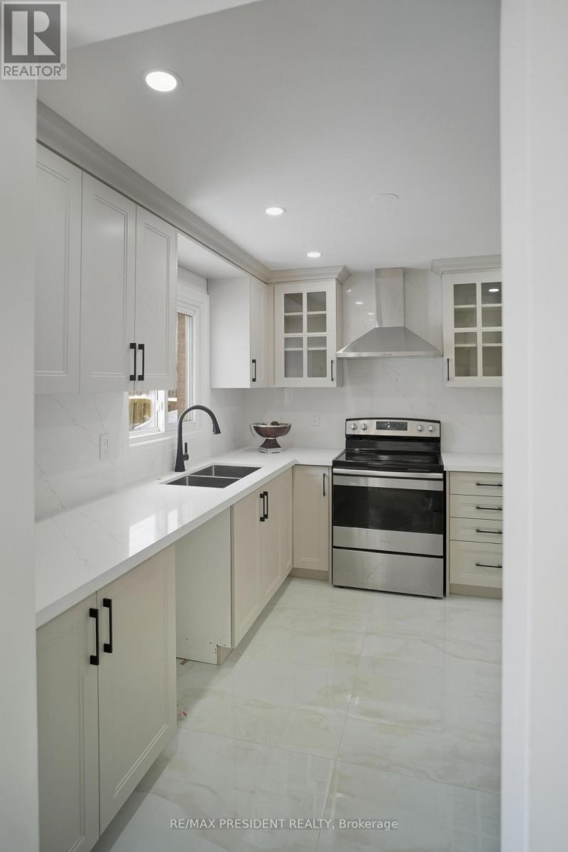 8 Northgate Boulevard, Brampton, Ontario  L6S 4A6 - Photo 4 - W12707132