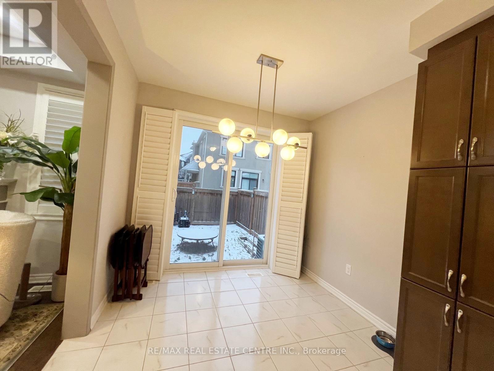 1300 Basswood Crescent, Milton, Ontario  L9T 7E7 - Photo 19 - W12650970