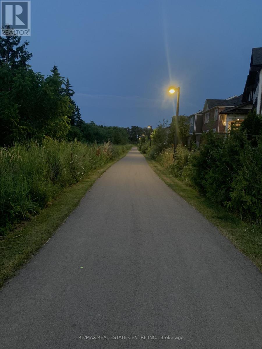 1300 Basswood Crescent, Milton, Ontario  L9T 7E7 - Photo 47 - W12650970