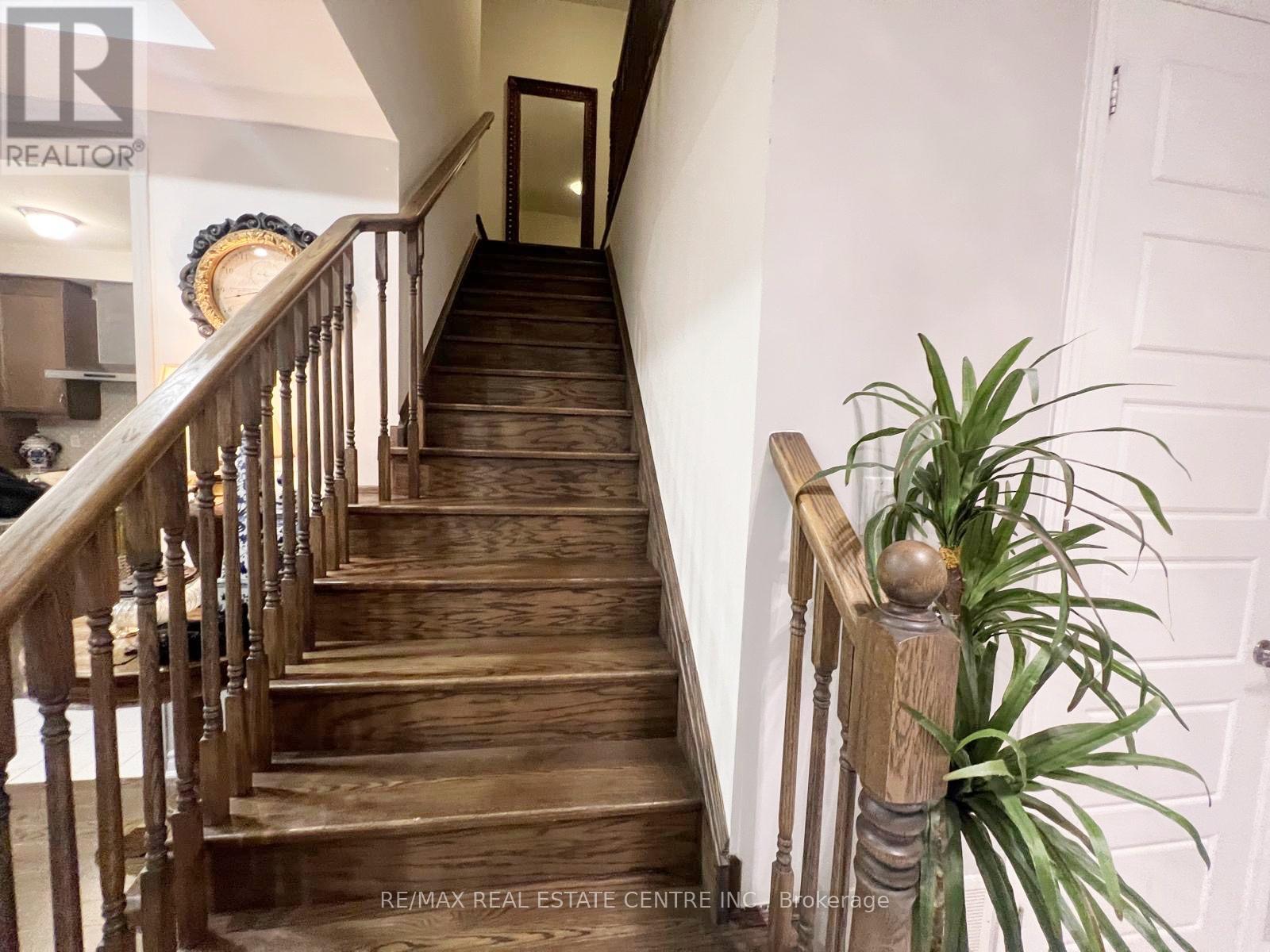 1300 Basswood Crescent, Milton, Ontario  L9T 7E7 - Photo 21 - W12650970