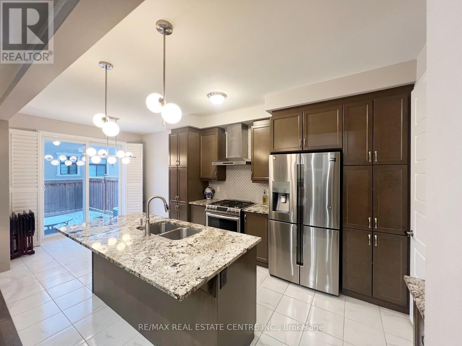 1300 Basswood Crescent, Milton, Ontario  L9T 7E7 - Photo 18 - W12650970