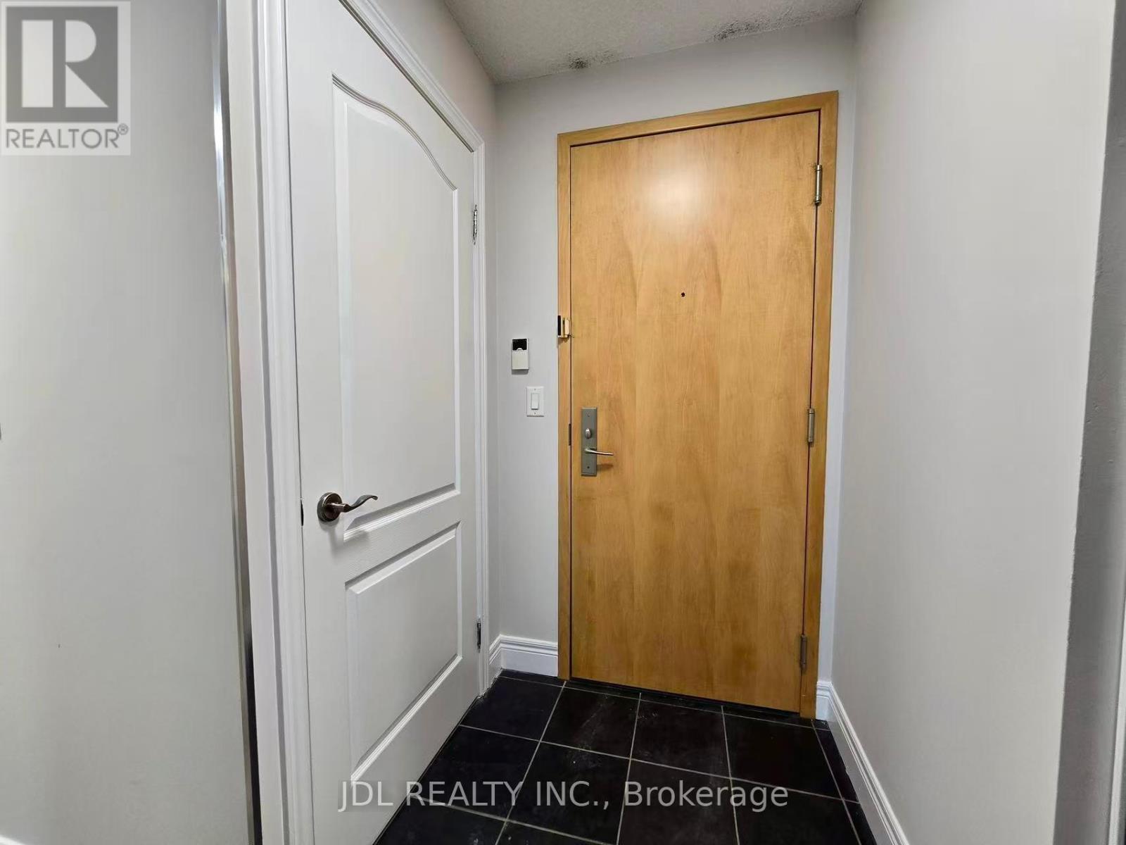 501 - 62 Suncrest Boulevard, Markham, Ontario  L3T 7Y6 - Photo 4 - N12707162