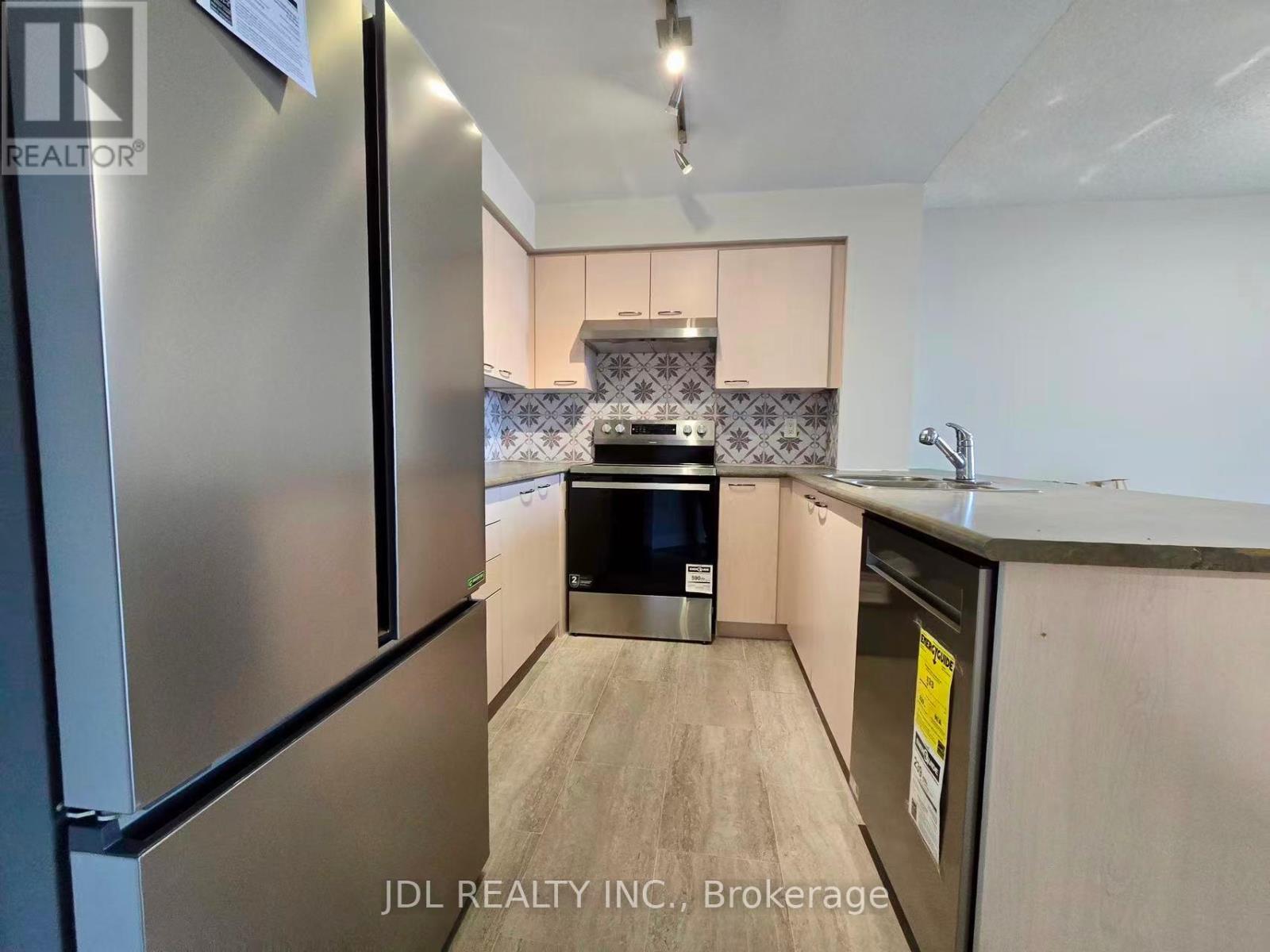 501 - 62 Suncrest Boulevard, Markham, Ontario  L3T 7Y6 - Photo 5 - N12707162