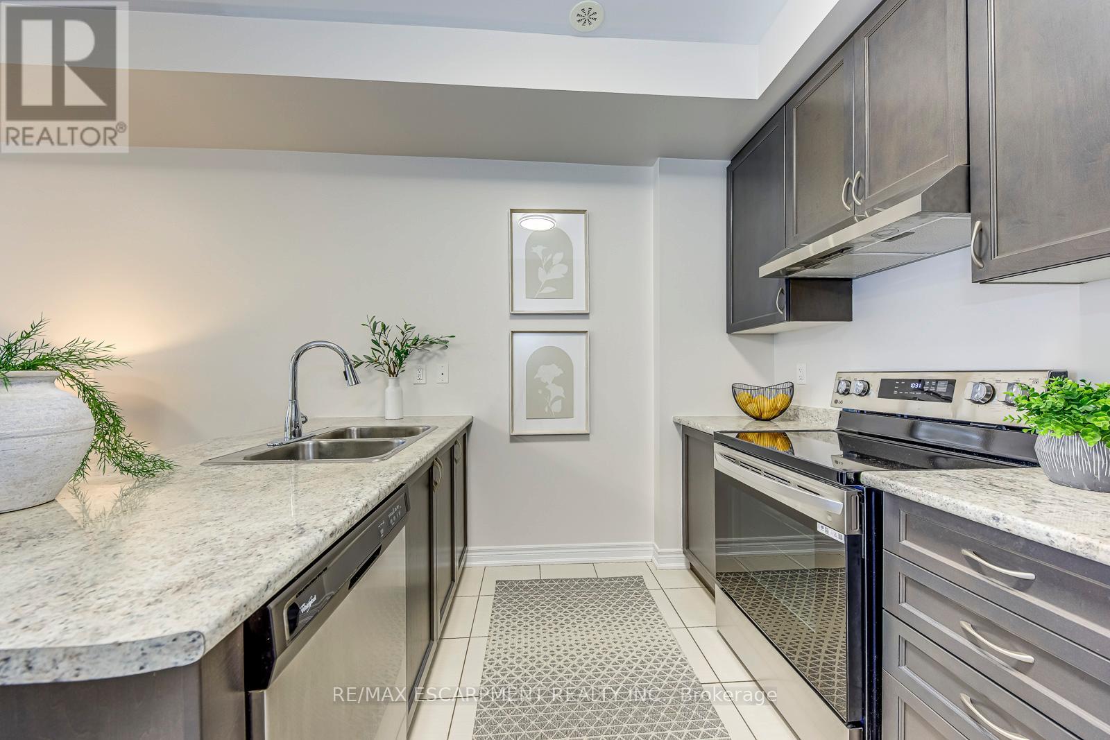 74 - 2435 Greenwich Drive, Oakville, Ontario  L6M 0S4 - Photo 16 - W12707152