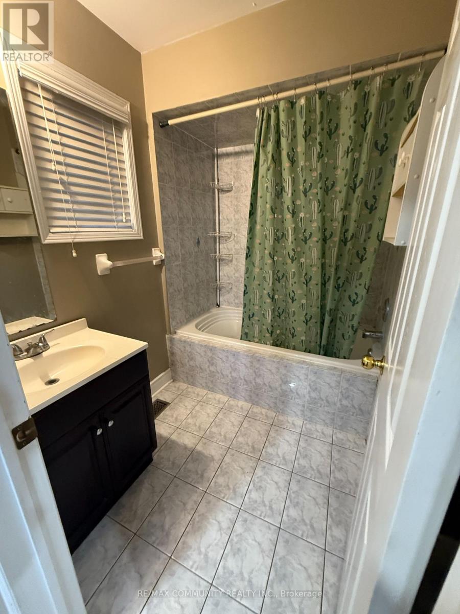 12 Caruso Drive, Brampton, Ontario  L6Y 5B1 - Photo 17 - W12707156