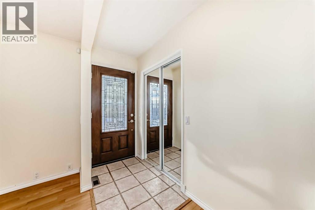 540 Dalmeny Hill Nw, Calgary, Alberta  T3A 1T6 - Photo 4 - A2278492