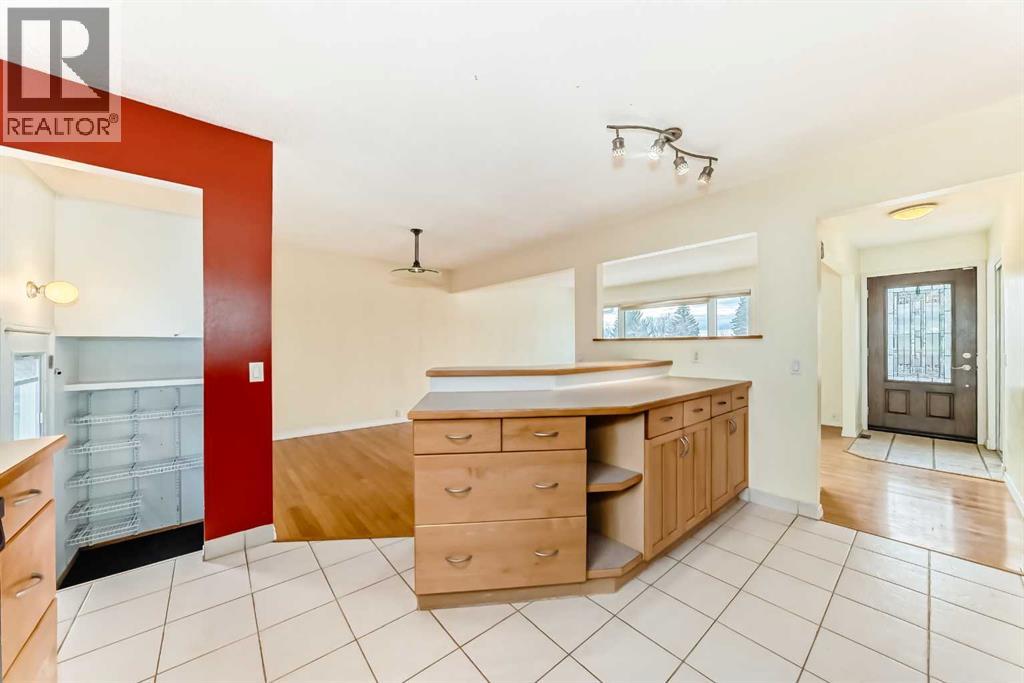 540 Dalmeny Hill Nw, Calgary, Alberta  T3A 1T6 - Photo 7 - A2278492