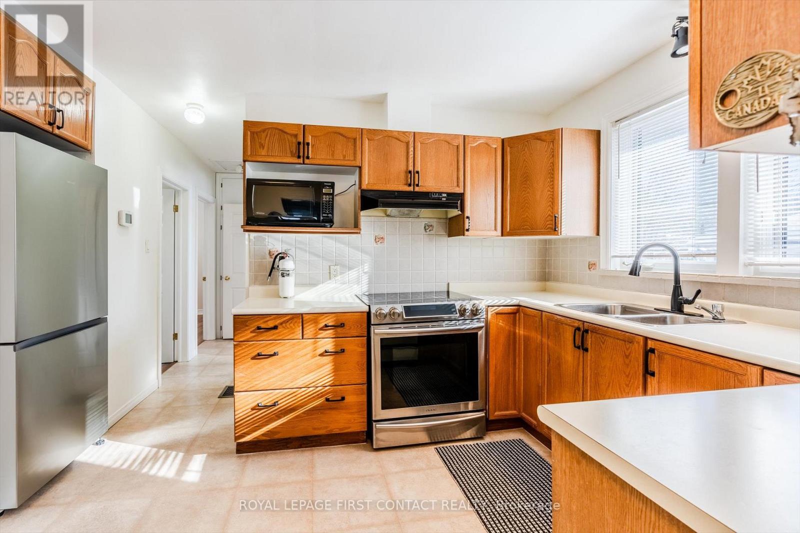 23 Shannon Street, Barrie (Wellington), Ontario  L4M 2K7 - Photo 10 - S12707176