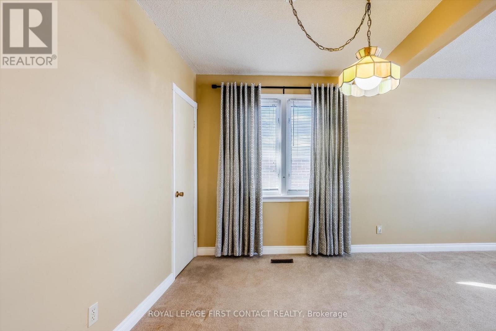 23 Shannon Street, Barrie (Wellington), Ontario  L4M 2K7 - Photo 11 - S12707176