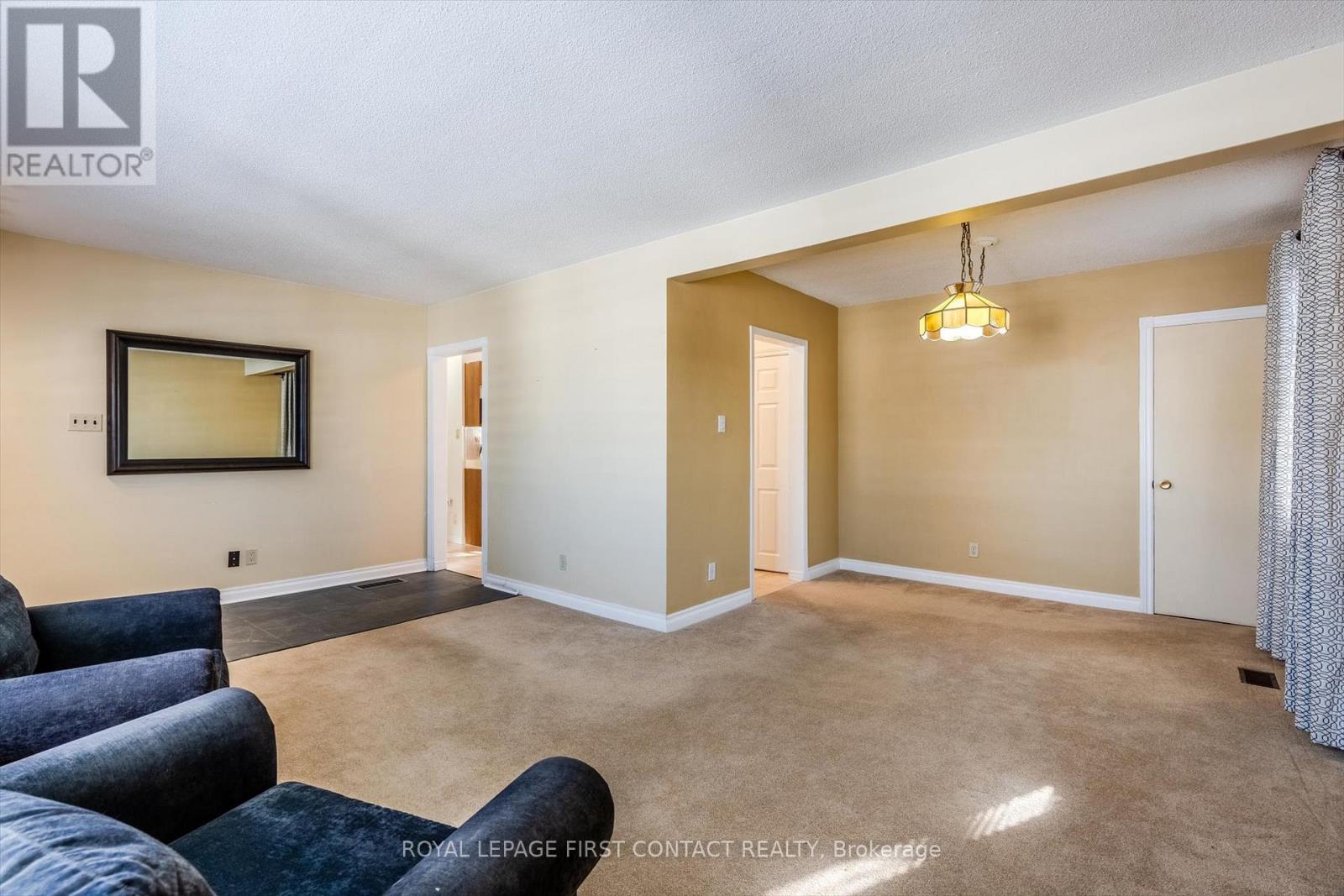 23 Shannon Street, Barrie (Wellington), Ontario  L4M 2K7 - Photo 4 - S12707176