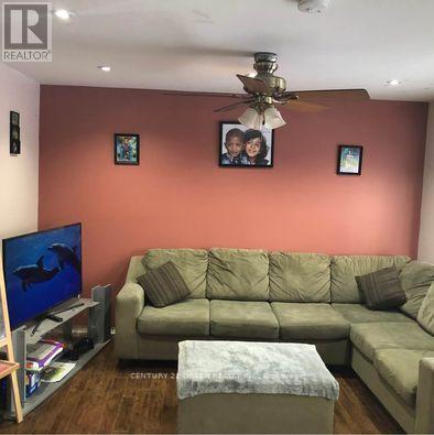 68 Seaside Circle, Brampton, Ontario  L6R 2G8 - Photo 2 - W12707172