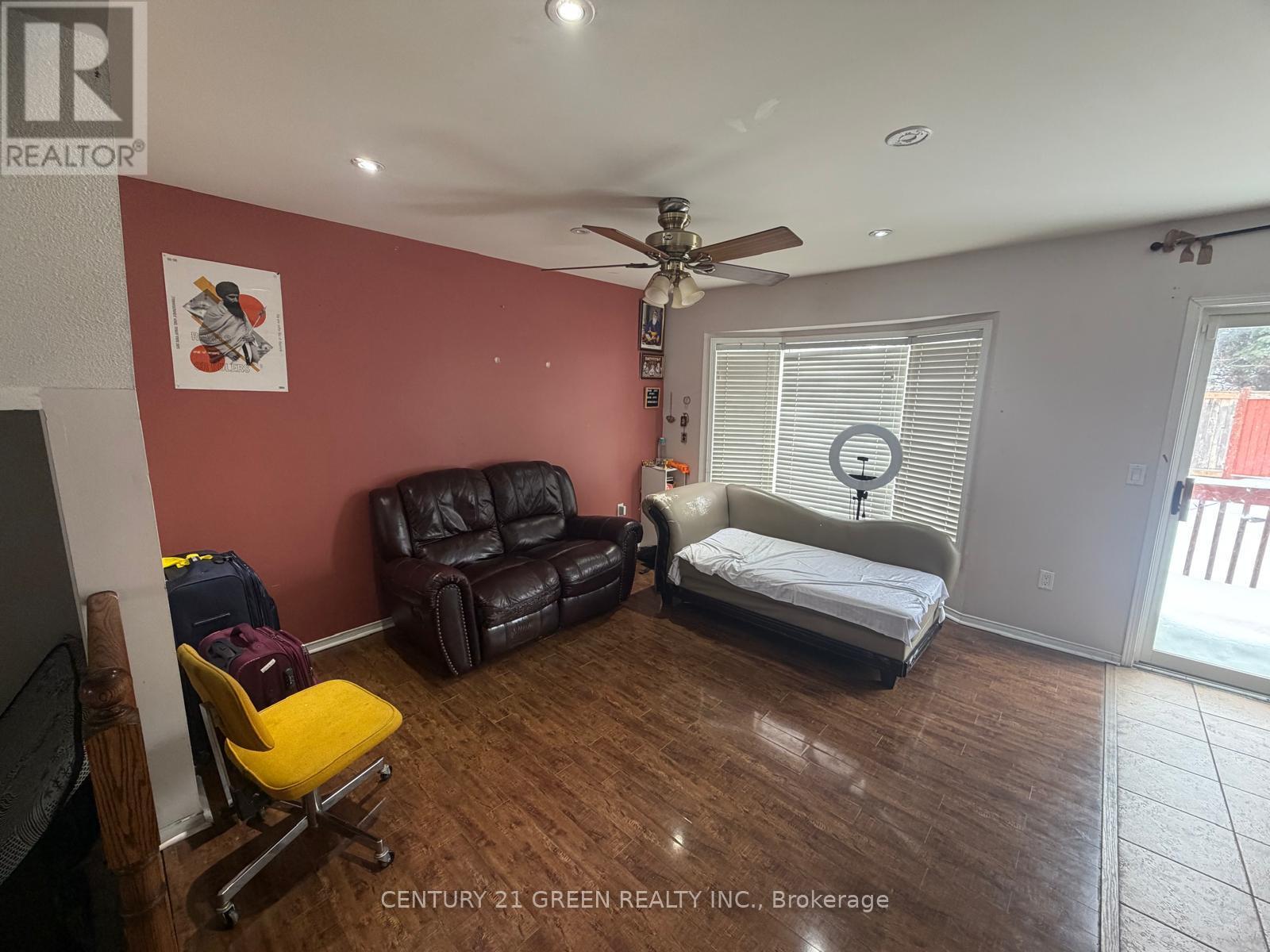 68 Seaside Circle, Brampton, Ontario  L6R 2G8 - Photo 3 - W12707172