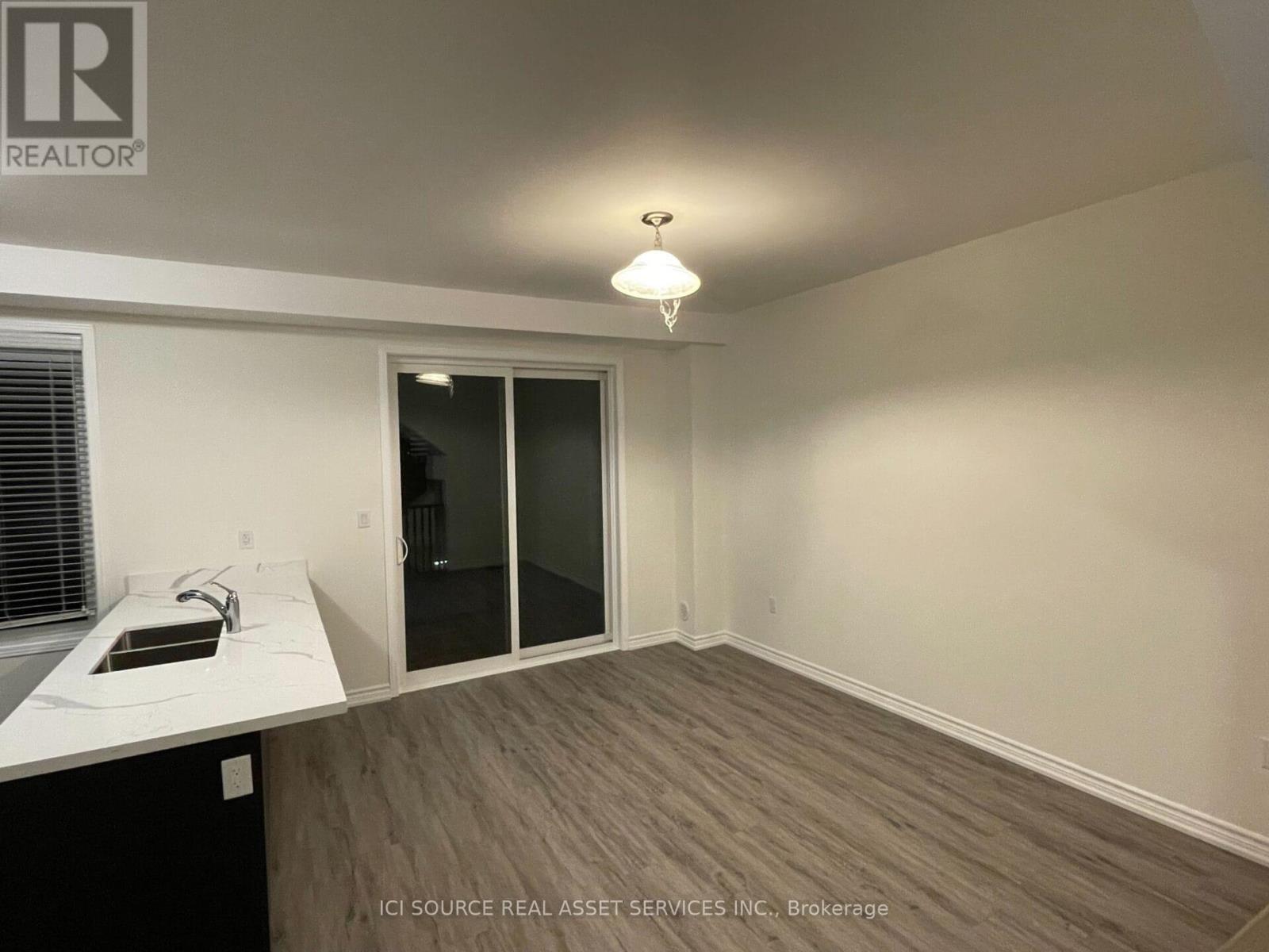 276 Lagerfeld Drive, Brampton, Ontario  L7A 5G8 - Photo 4 - W12707190