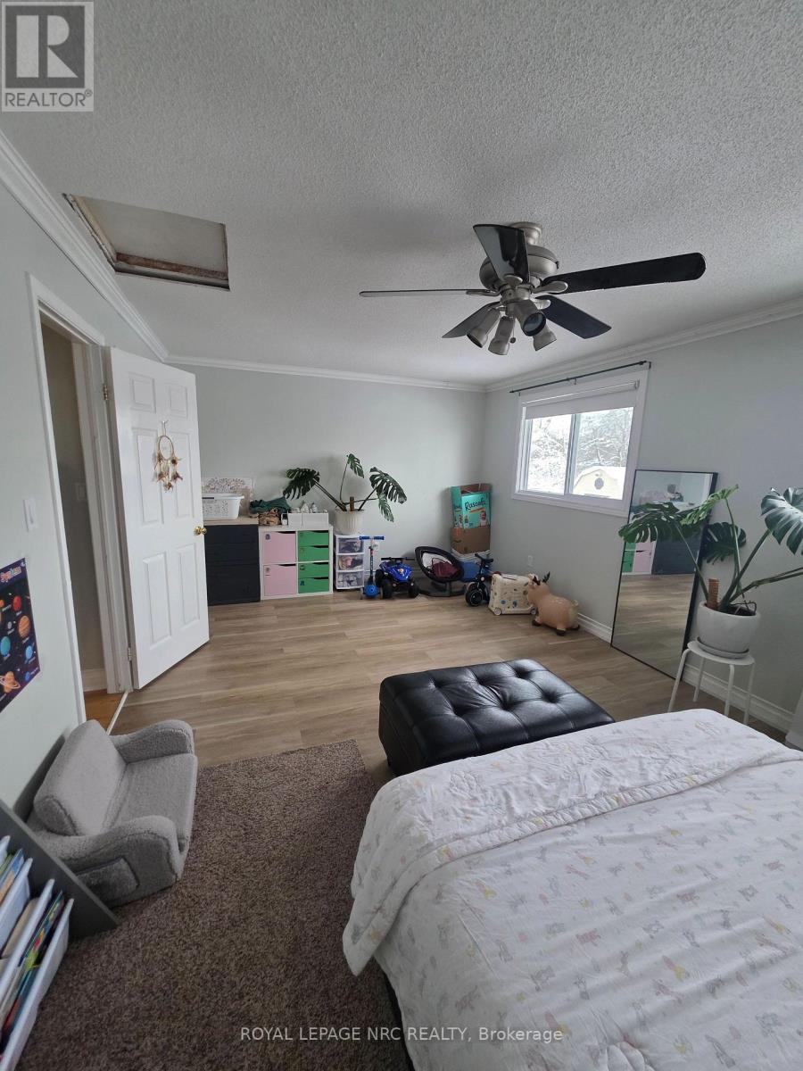 Upper - 37 Fox Trail Drive, St. Catharines, Ontario  L2S 3T7 - Photo 11 - X12707180