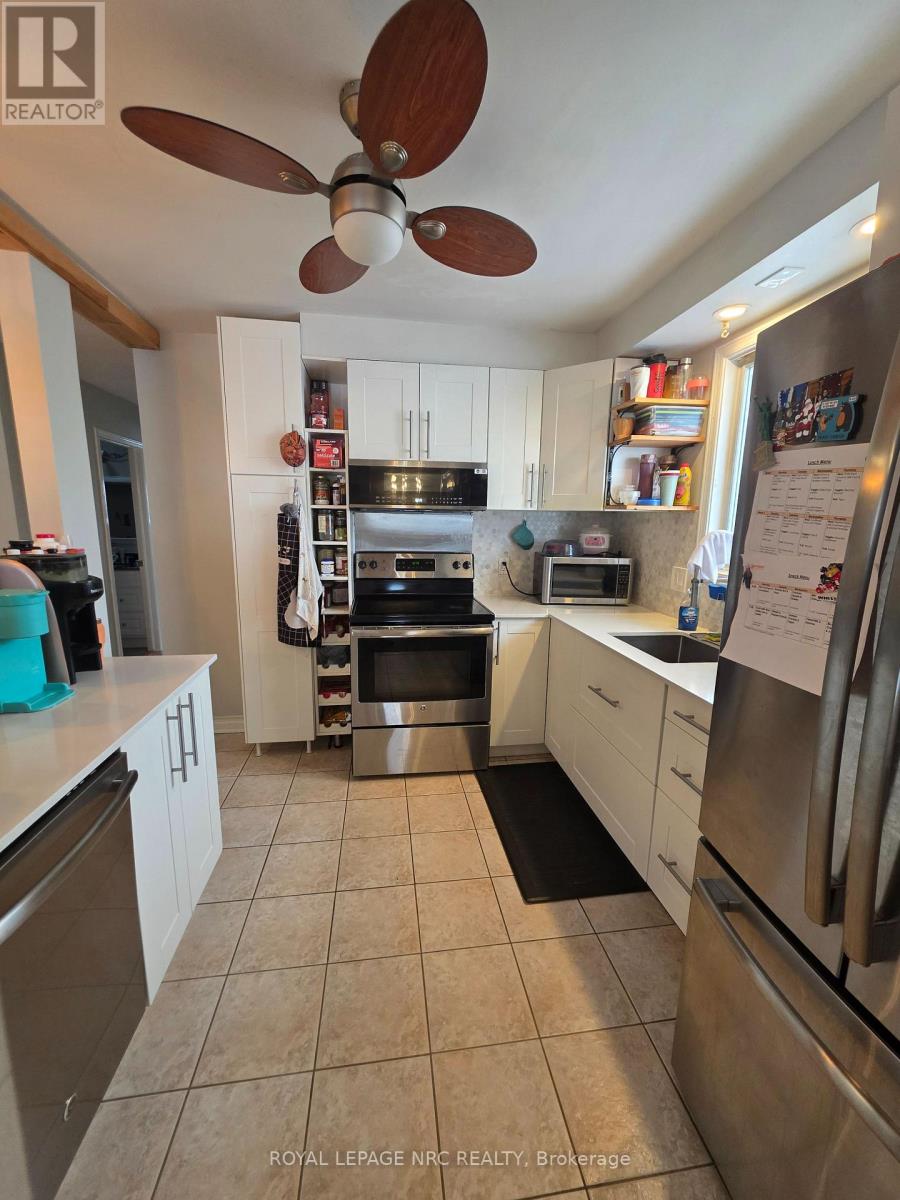 Upper - 37 Fox Trail Drive, St. Catharines, Ontario  L2S 3T7 - Photo 3 - X12707180