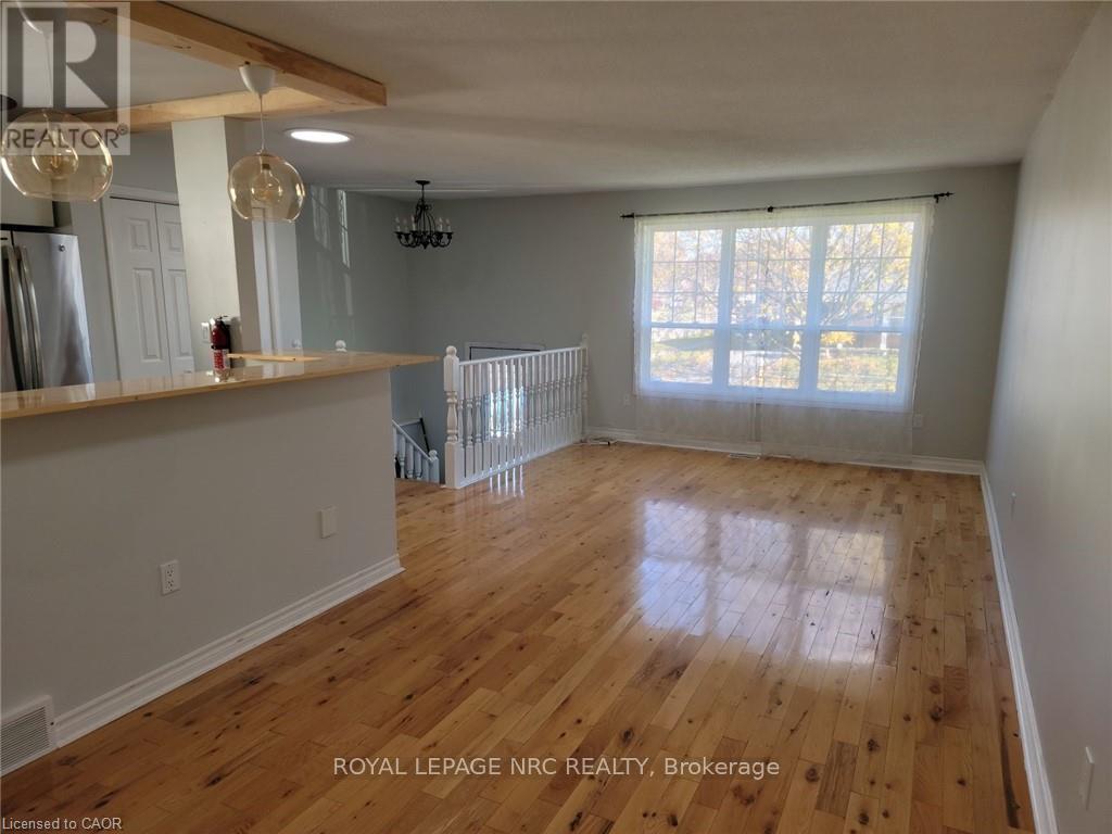 Upper - 37 Fox Trail Drive, St. Catharines, Ontario  L2S 3T7 - Photo 5 - X12707180