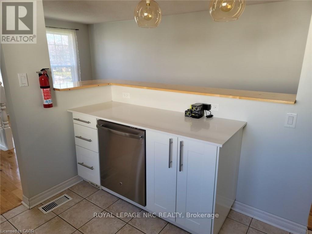 Upper - 37 Fox Trail Drive, St. Catharines, Ontario  L2S 3T7 - Photo 7 - X12707180