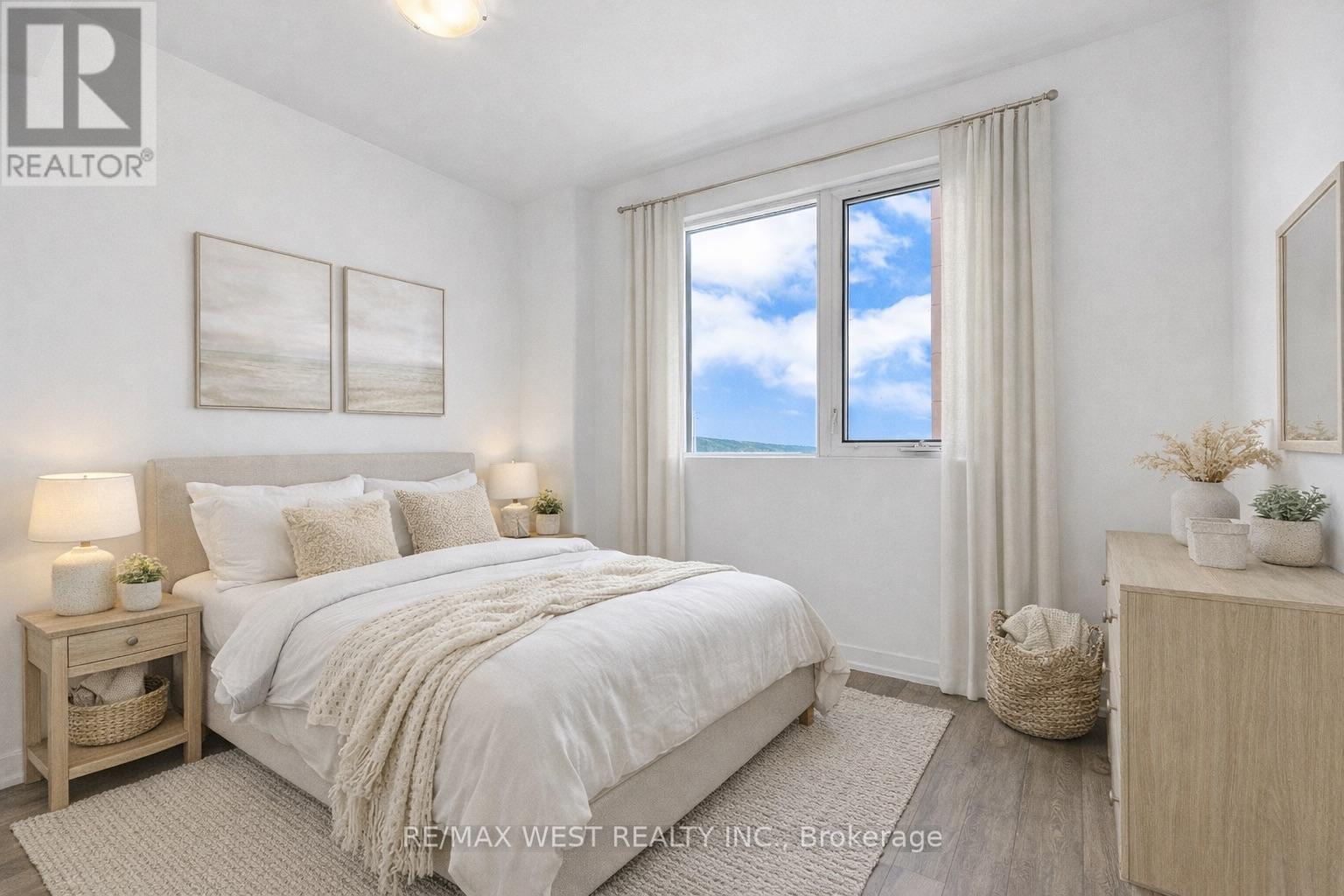 401 - 550 North Service Road, Grimsby, Ontario  L3M 4E8 - Photo 4 - X12707182