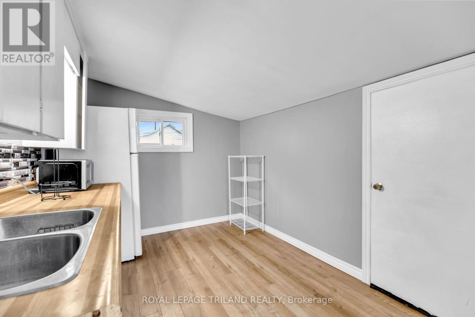 B - 101 Scott Street, St. Thomas, Ontario  N5P 1L2 - Photo 4 - X12707226