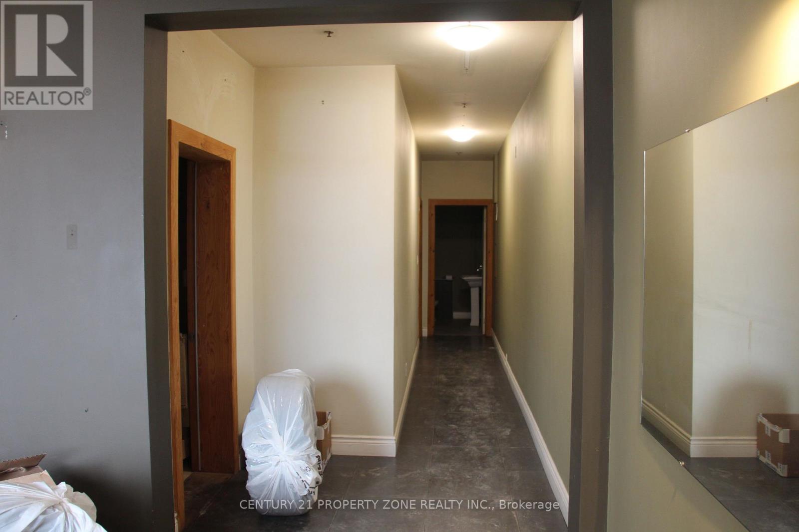 53 & 54 - 173 Advance Boulevard, Brampton, Ontario  L6T 4Z7 - Photo 3 - W12707242