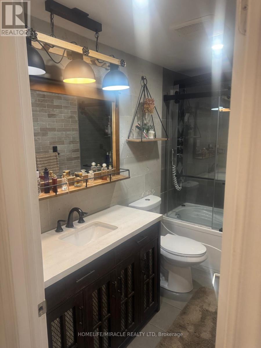 51 - 1051 Cedarglen Gate, Mississauga, Ontario  L5C 3A7 - Photo 10 - W12706392