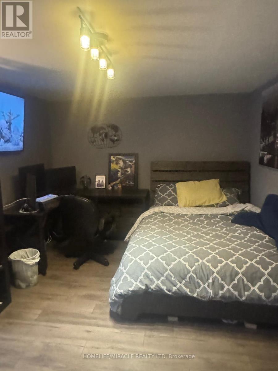 51 - 1051 Cedarglen Gate, Mississauga, Ontario  L5C 3A7 - Photo 9 - W12706392