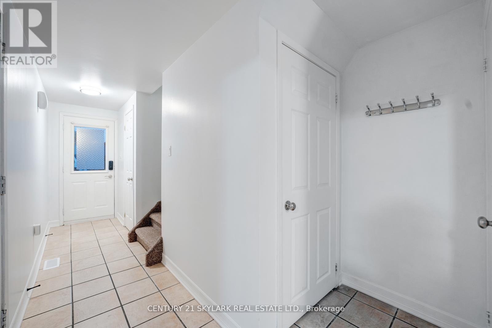 66 Corbett Drive, Barrie, Ontario  L6M 5V3 - Photo 3 - S12707256