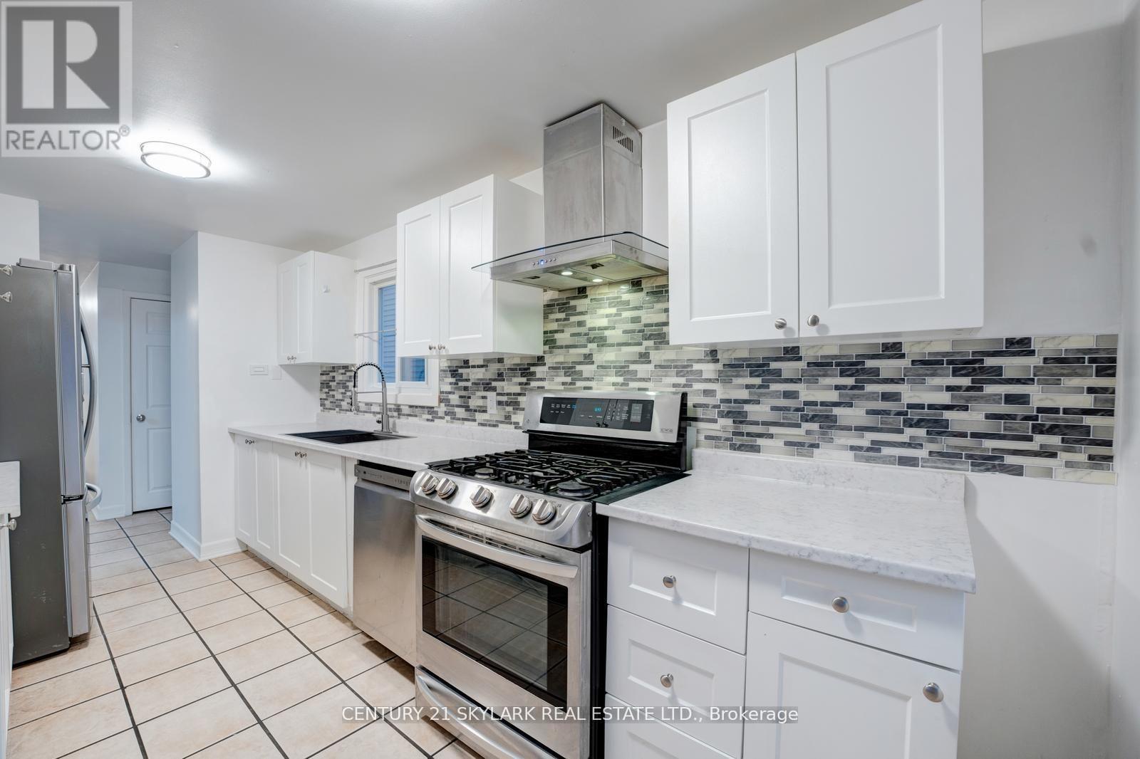 66 Corbett Drive, Barrie, Ontario  L6M 5V3 - Photo 8 - S12707256