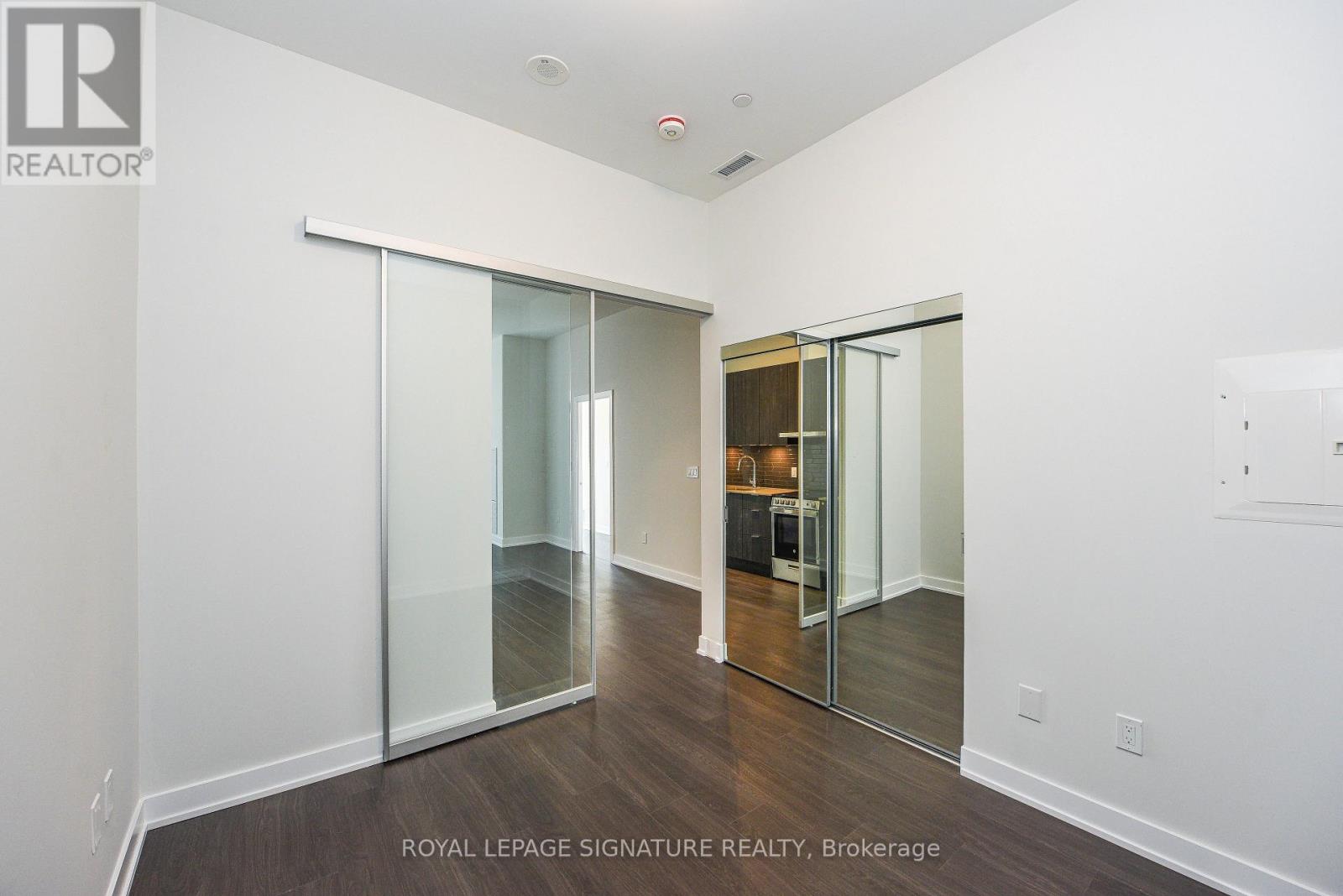 507 - 430 Square One Drive E, Mississauga, Ontario  L5B 0L6 - Photo 20 - W12707246