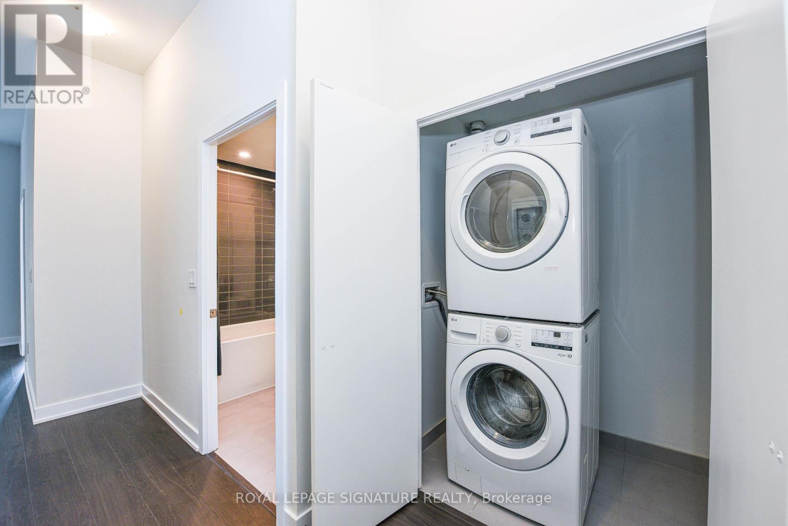 507 - 430 Square One Drive E, Mississauga, Ontario  L5B 0L6 - Photo 24 - W12707246