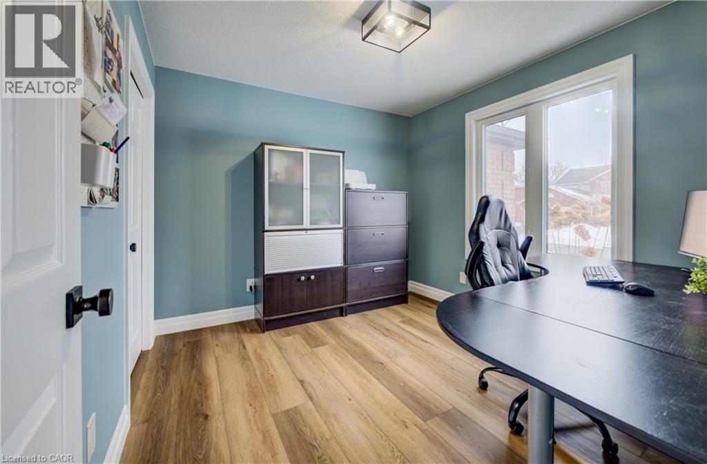 451 Knightsbridge Court, Waterloo, Ontario  N2T 2G5 - Photo 5 - 40798004