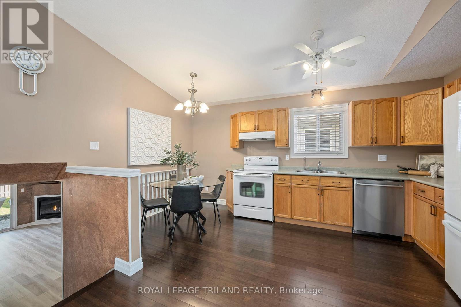 Photo 5 of 35 for 57 Axford Parkway