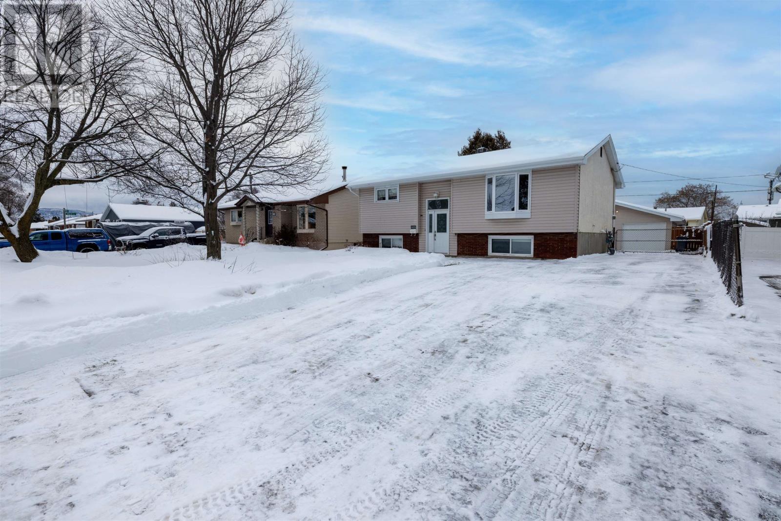 423 Westbury CRES, Thunder Bay, Ontario