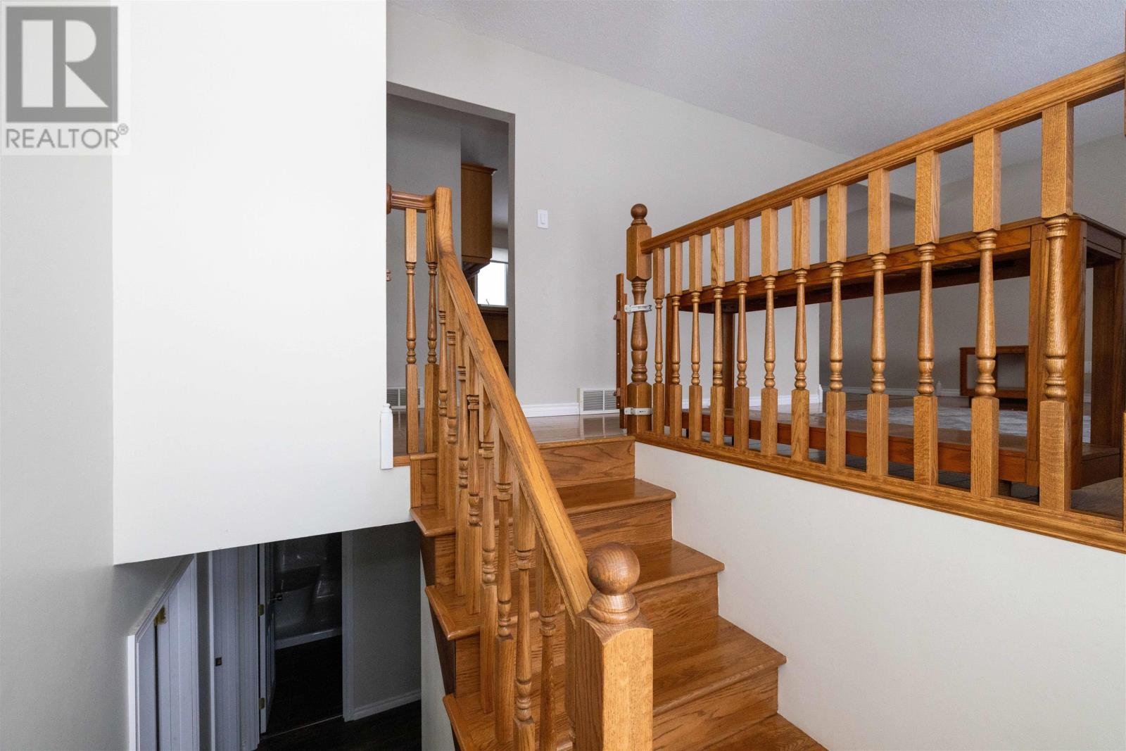 423 Westbury Cres, Thunder Bay, Ontario  P7C 4N6 - Photo 3 - TB2600087