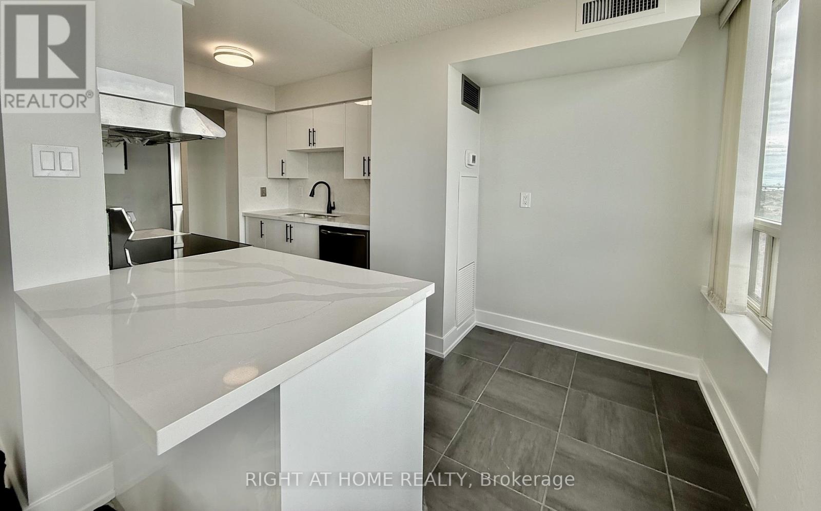 1808 - 700 Constellation Drive, Mississauga, Ontario  L5R 3G8 - Photo 14 - W12701086