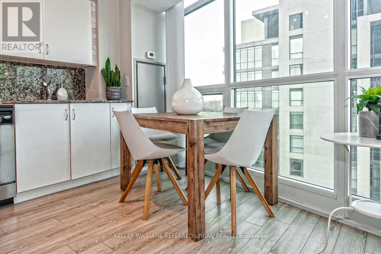 1411 - 215 Fort York Boulevard, Toronto, Ontario  M5V 4A2 - Photo 10 - C12707288