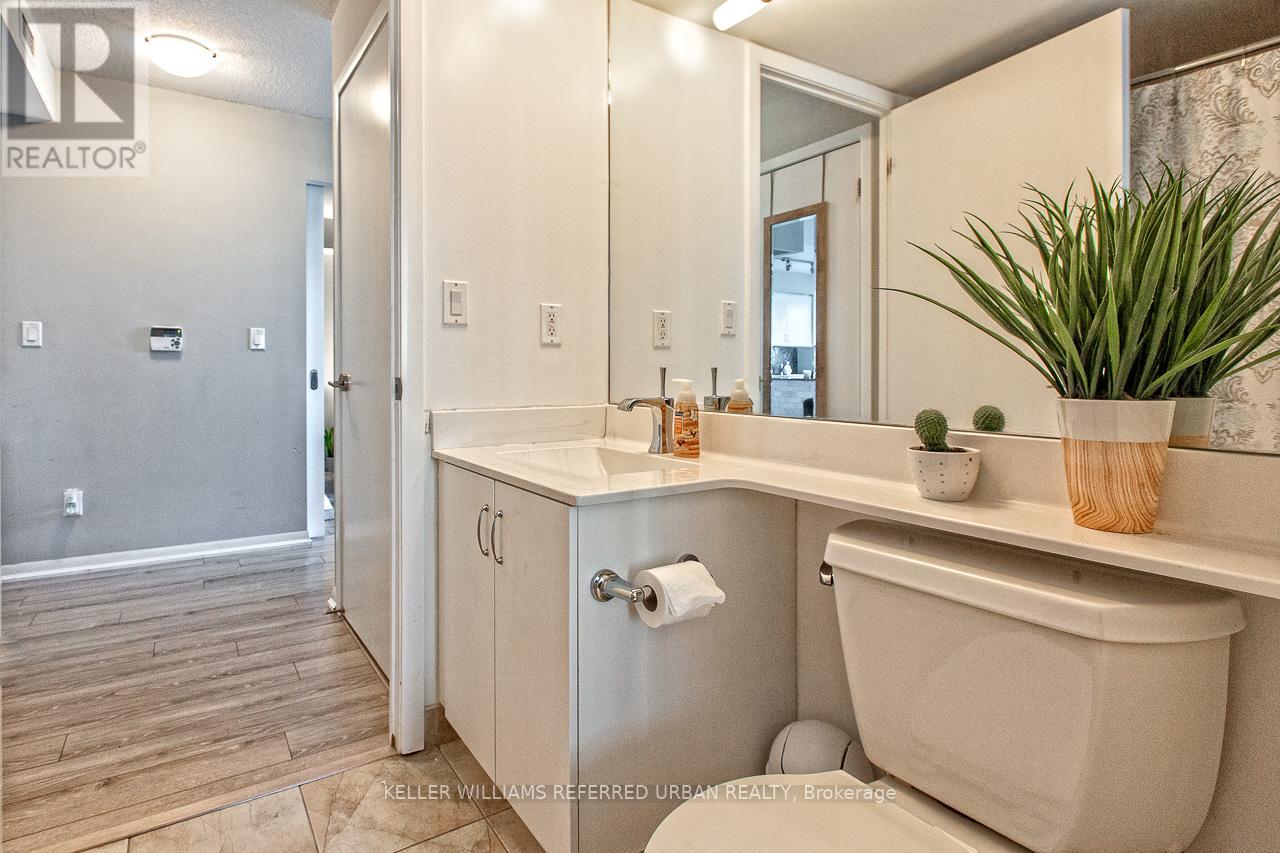 1411 - 215 Fort York Boulevard, Toronto, Ontario  M5V 4A2 - Photo 18 - C12707288