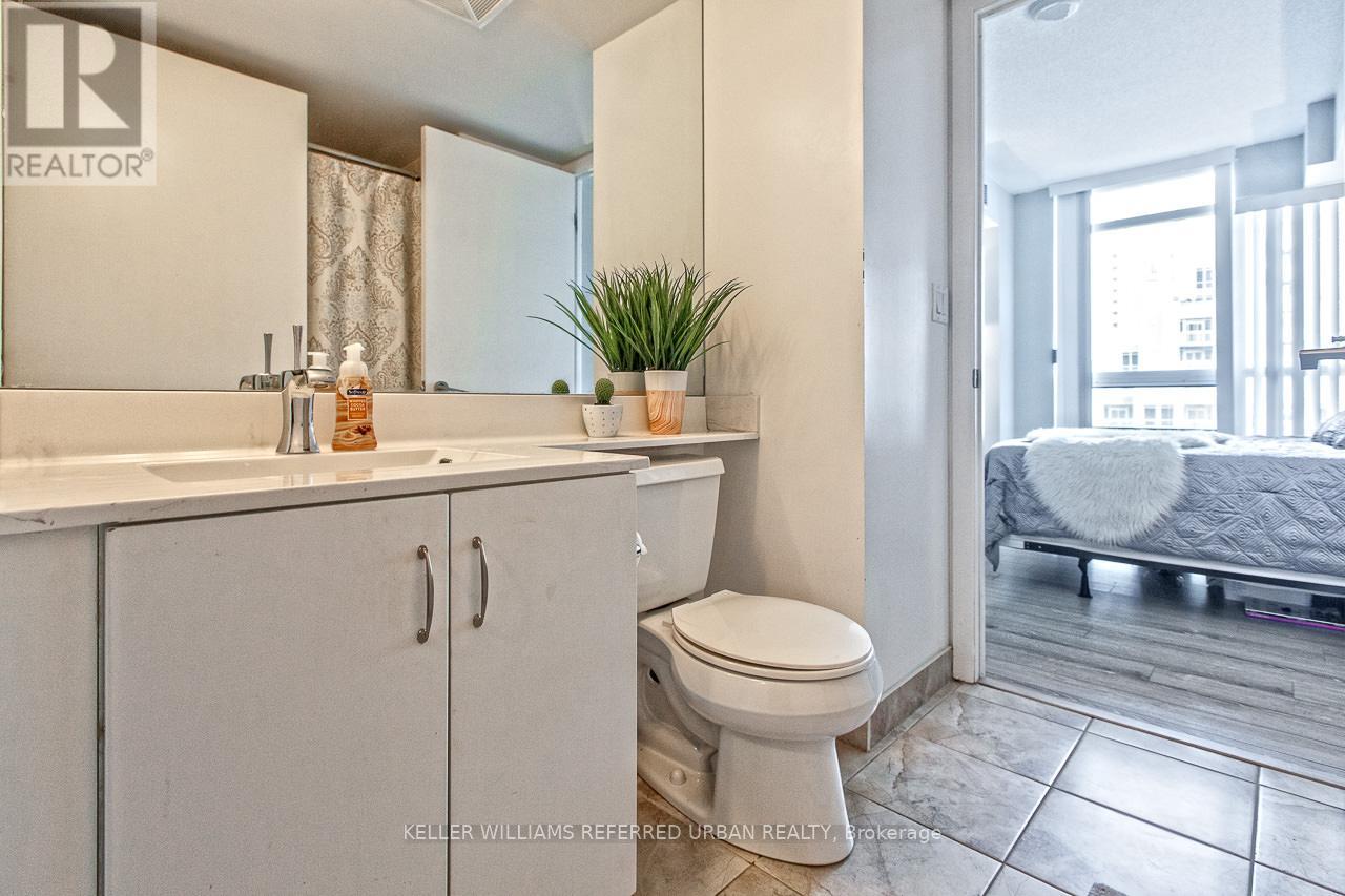 1411 - 215 Fort York Boulevard, Toronto, Ontario  M5V 4A2 - Photo 19 - C12707288