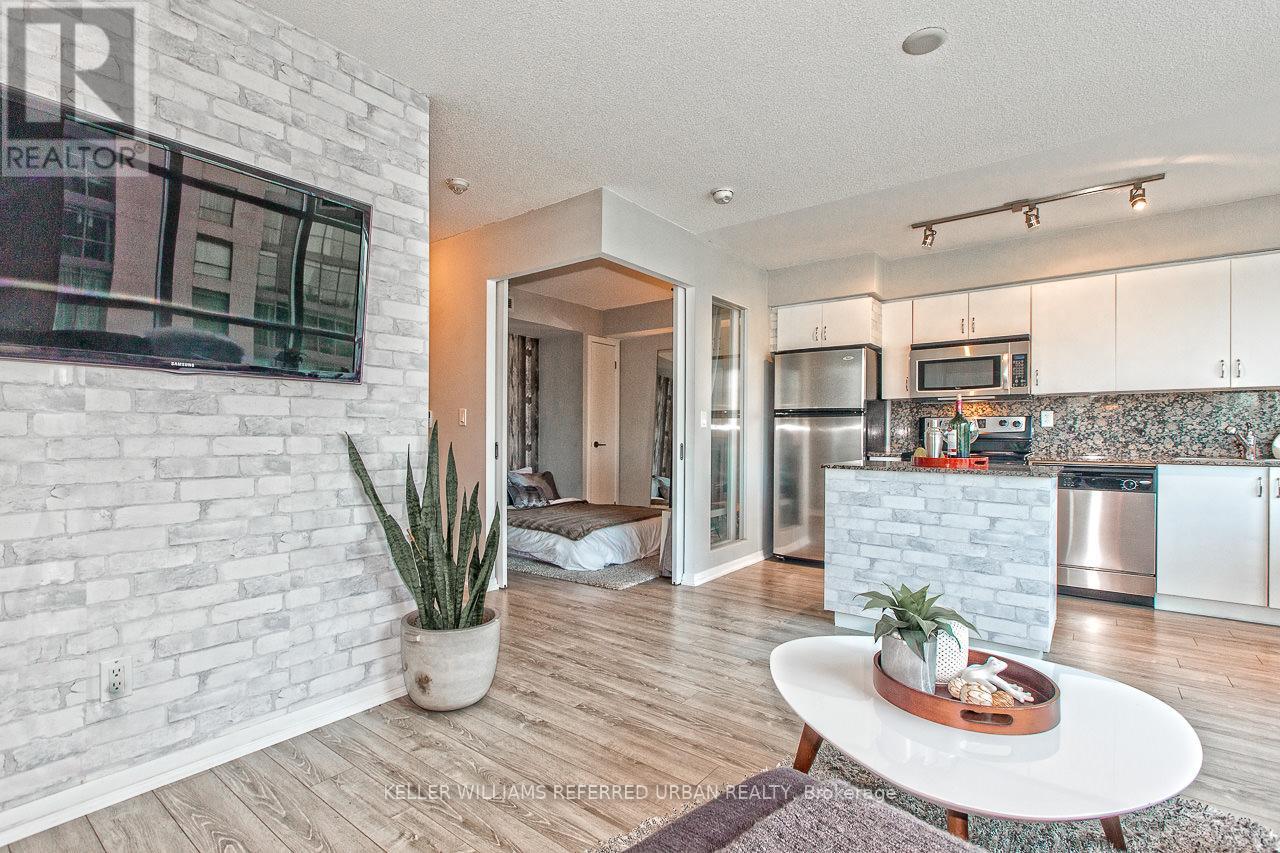 1411 - 215 Fort York Boulevard, Toronto, Ontario  M5V 4A2 - Photo 8 - C12707288