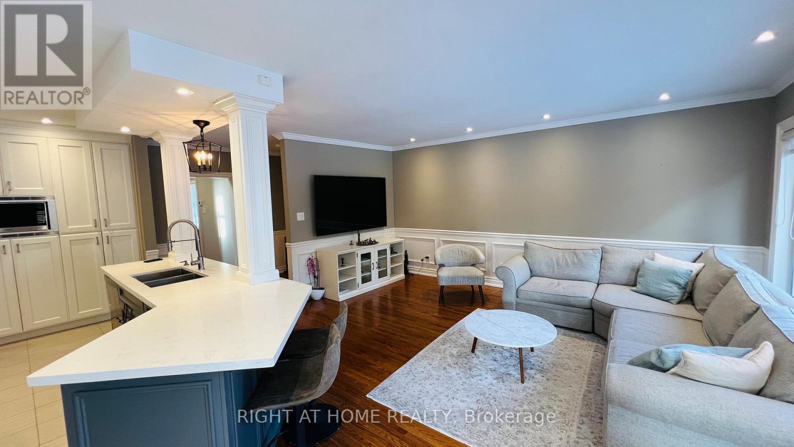 11 Kings Lynn Road, Toronto, Ontario  M8X 2M9 - Photo 16 - W12704802