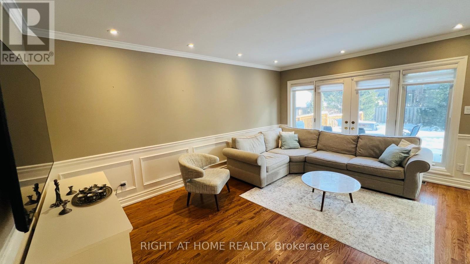 11 Kings Lynn Road, Toronto, Ontario  M8X 2M9 - Photo 10 - W12704802