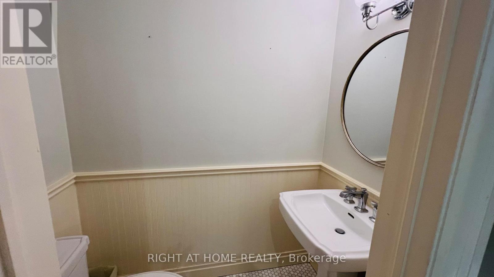 11 Kings Lynn Road, Toronto, Ontario  M8X 2M9 - Photo 17 - W12704802