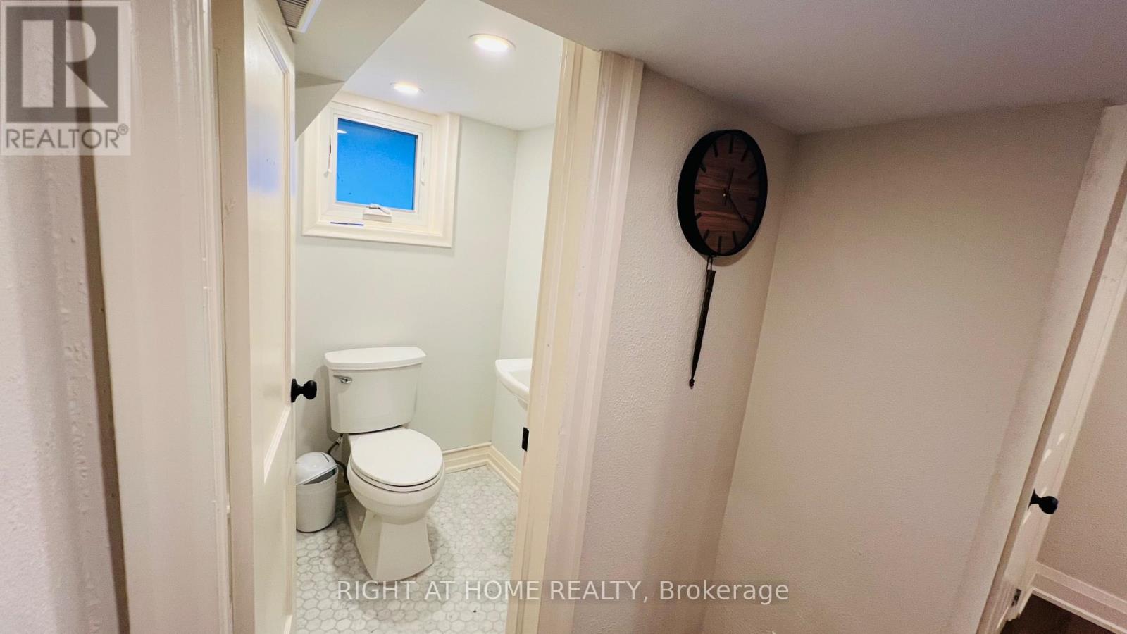 11 Kings Lynn Road, Toronto, Ontario  M8X 2M9 - Photo 32 - W12704802