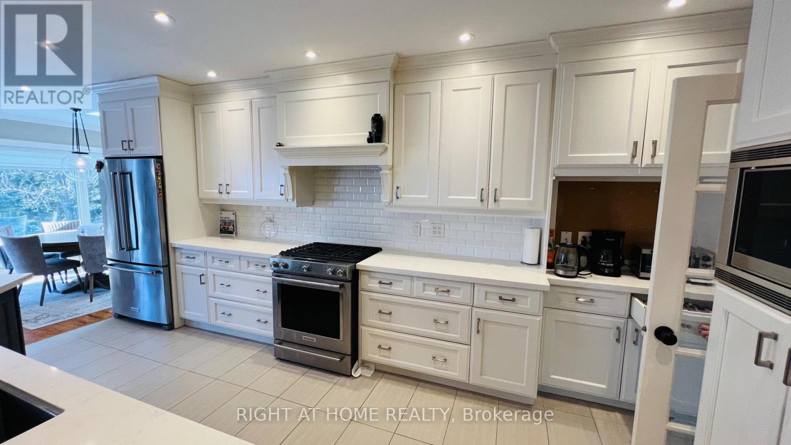 11 Kings Lynn Road, Toronto, Ontario  M8X 2M9 - Photo 41 - W12704802