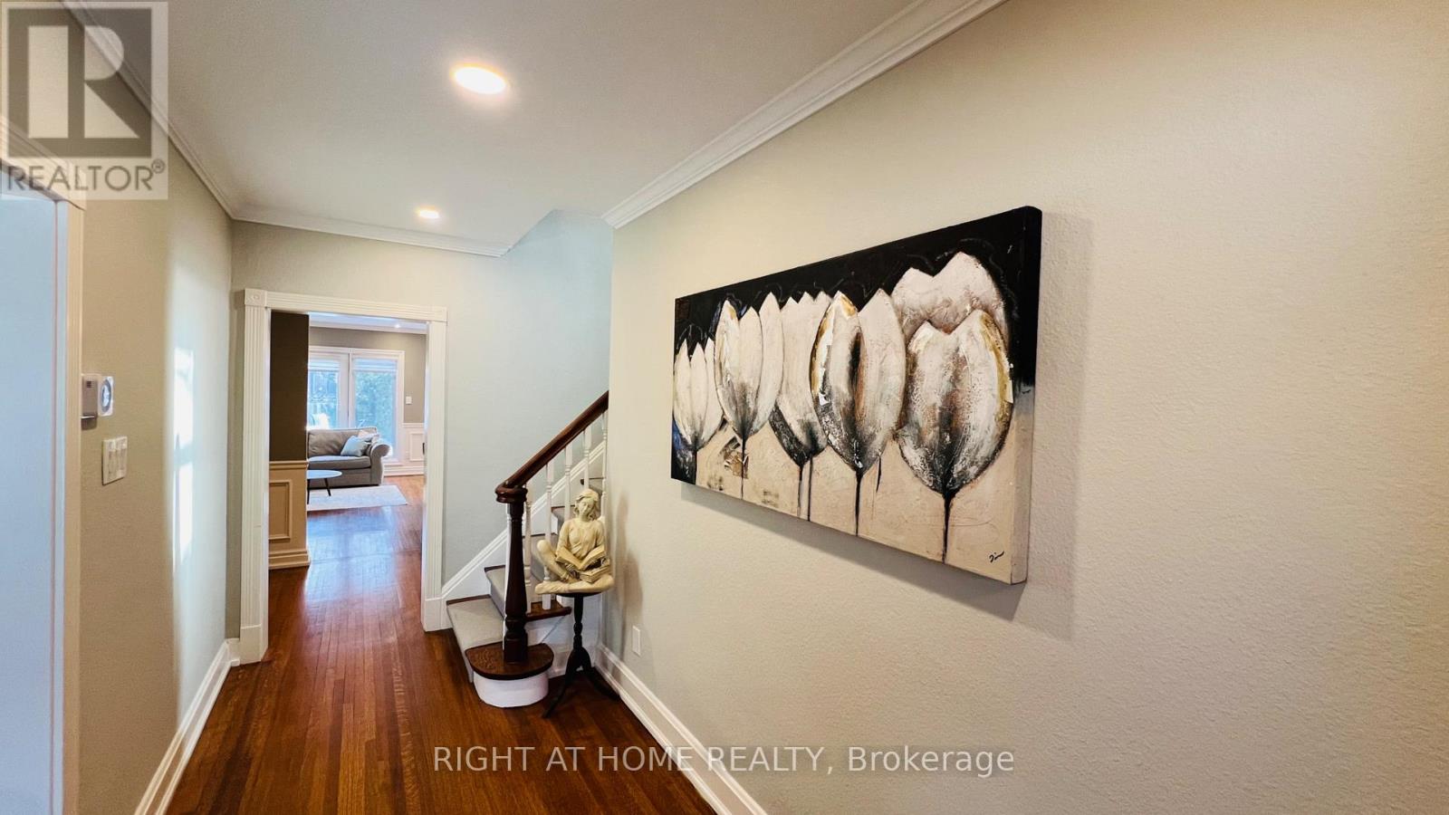 11 Kings Lynn Road, Toronto, Ontario  M8X 2M9 - Photo 4 - W12704802