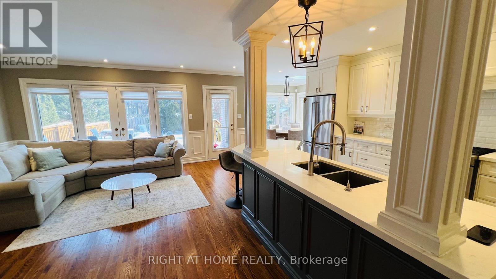 11 Kings Lynn Road, Toronto, Ontario  M8X 2M9 - Photo 9 - W12704802